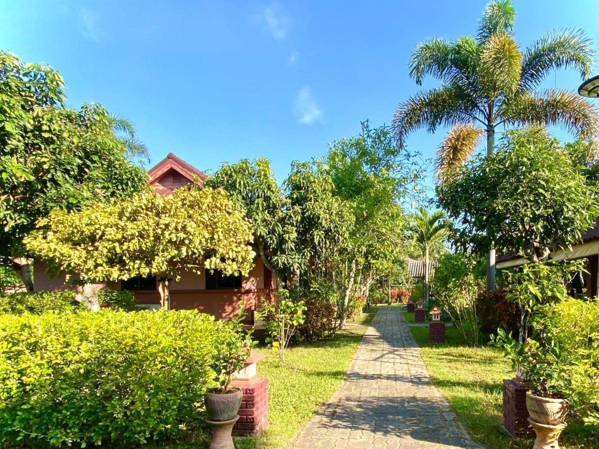 Mom And Me Resort & Farm Doi Saket Exterior photo